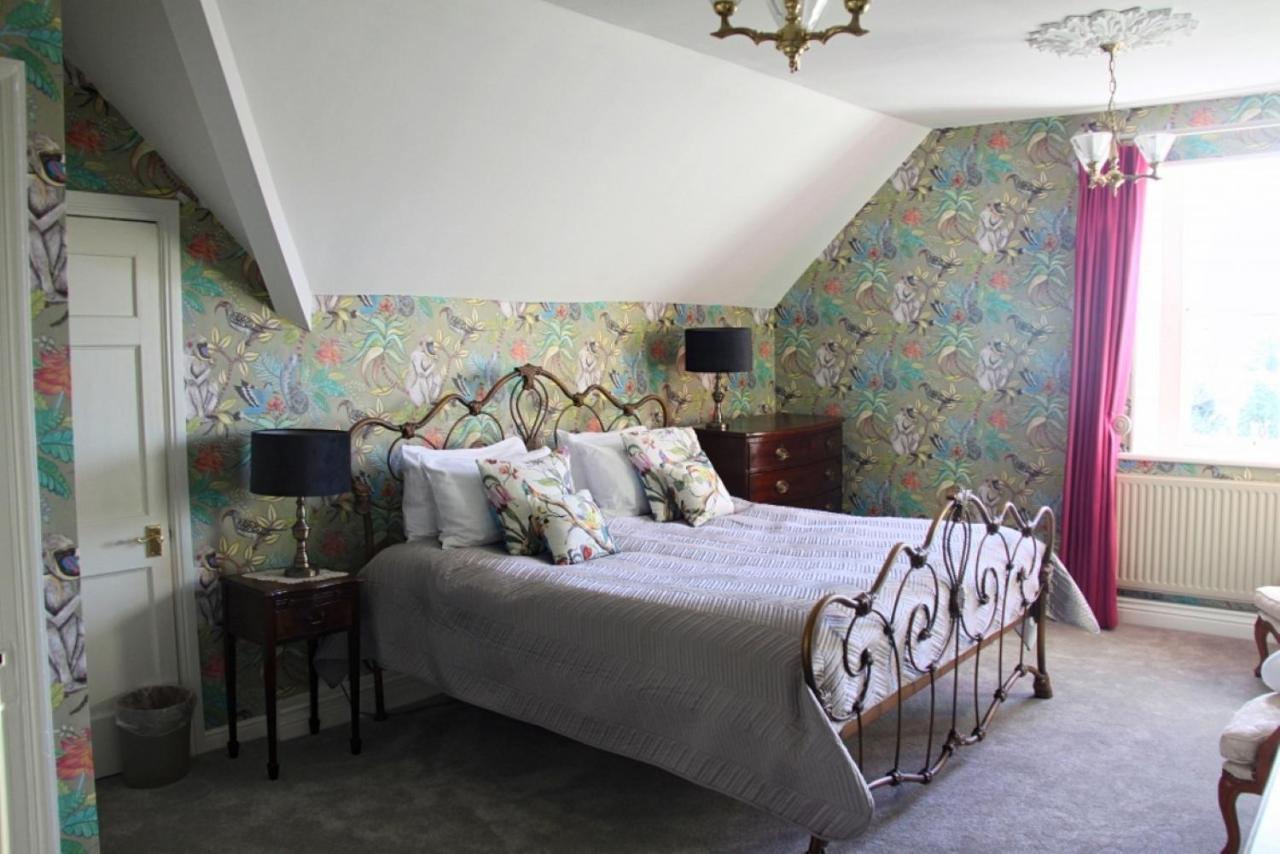 Отель Longville House Upper Welson Экстерьер фото