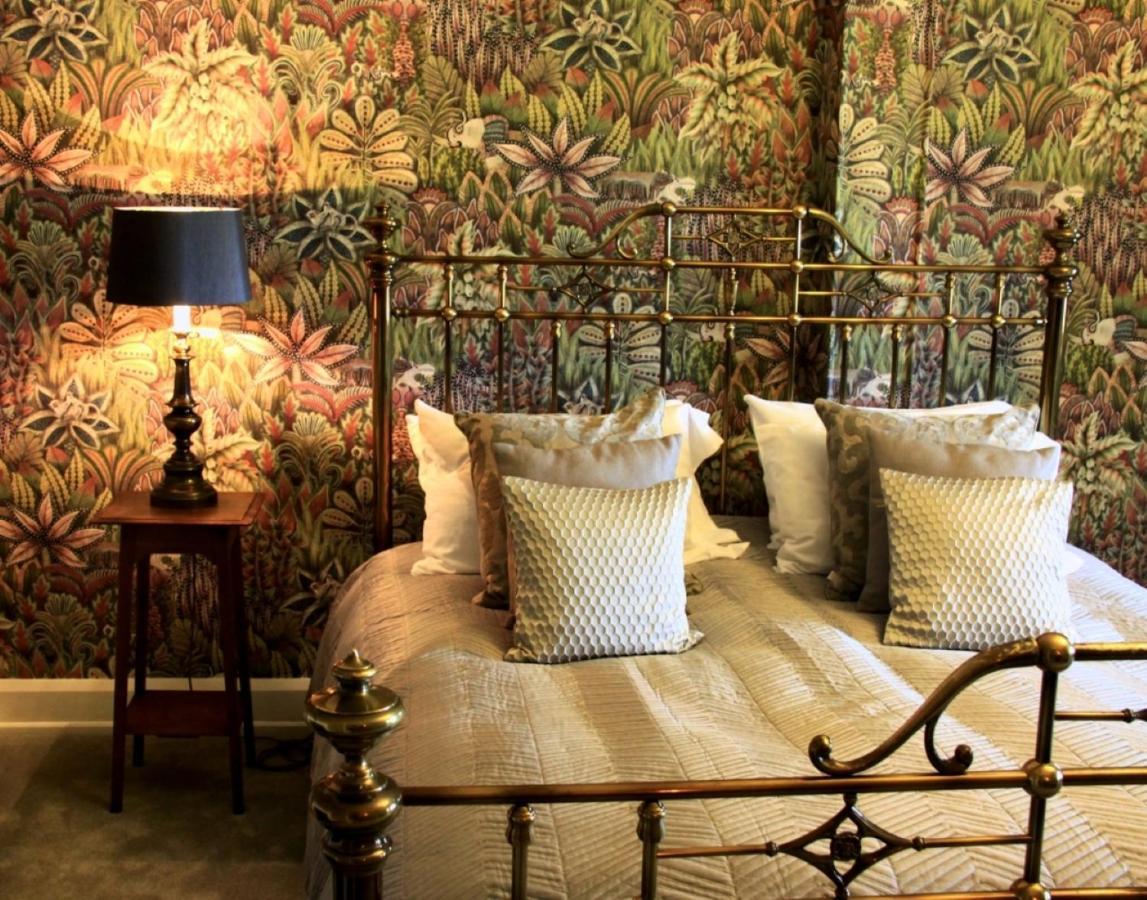 Отель Longville House Upper Welson Экстерьер фото
