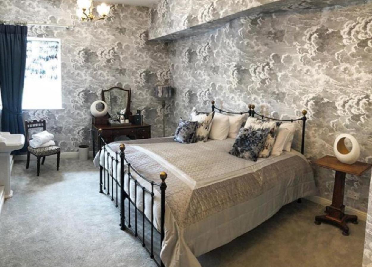 Отель Longville House Upper Welson Экстерьер фото