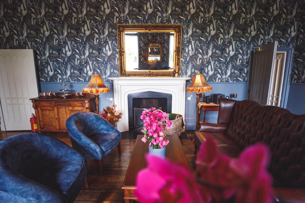 Отель Longville House Upper Welson Экстерьер фото