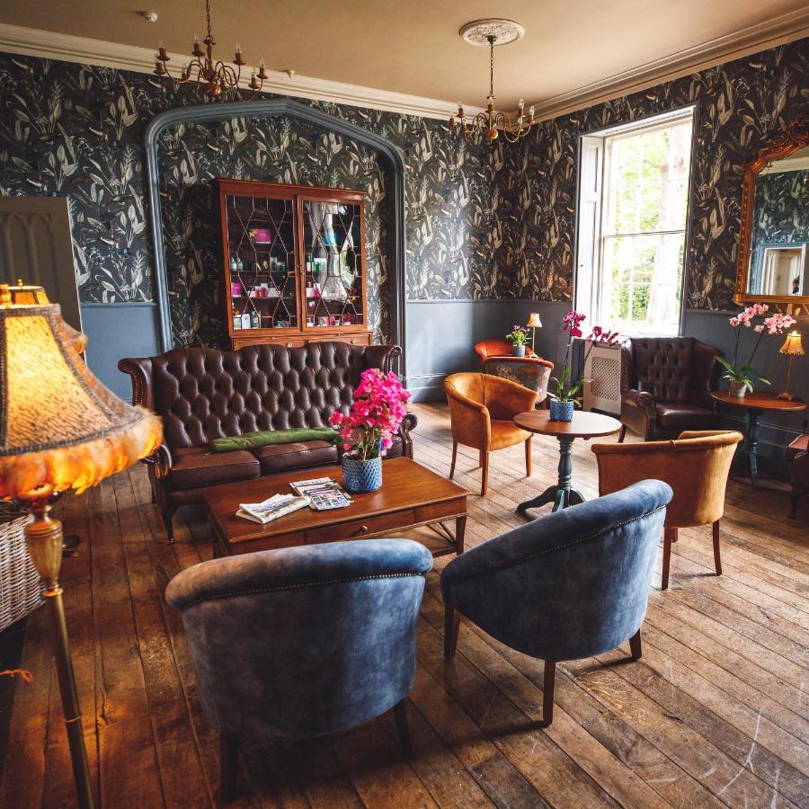 Отель Longville House Upper Welson Экстерьер фото