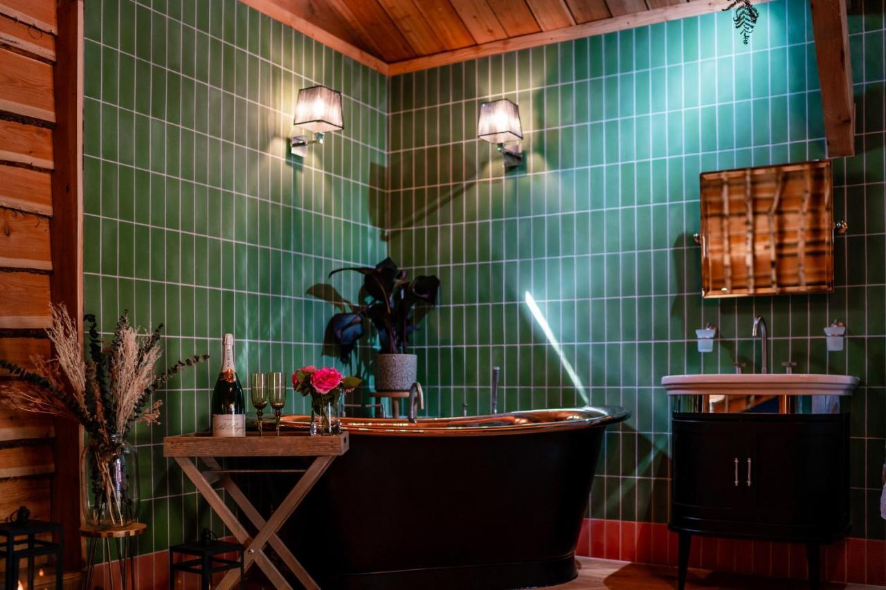 Отель Longville House Upper Welson Экстерьер фото